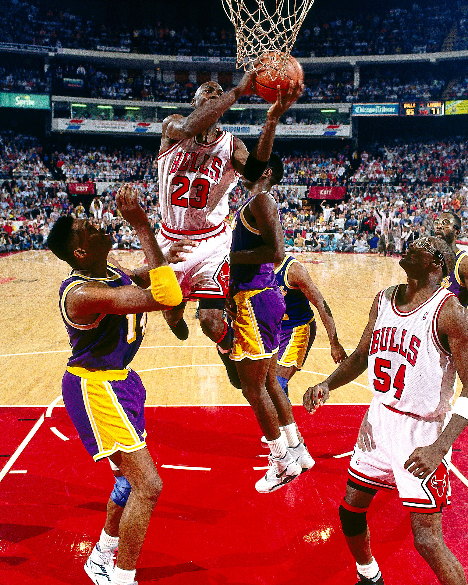 FlashbackFriday: Michael Jordan Switches Hands in Mid-air on Lakers