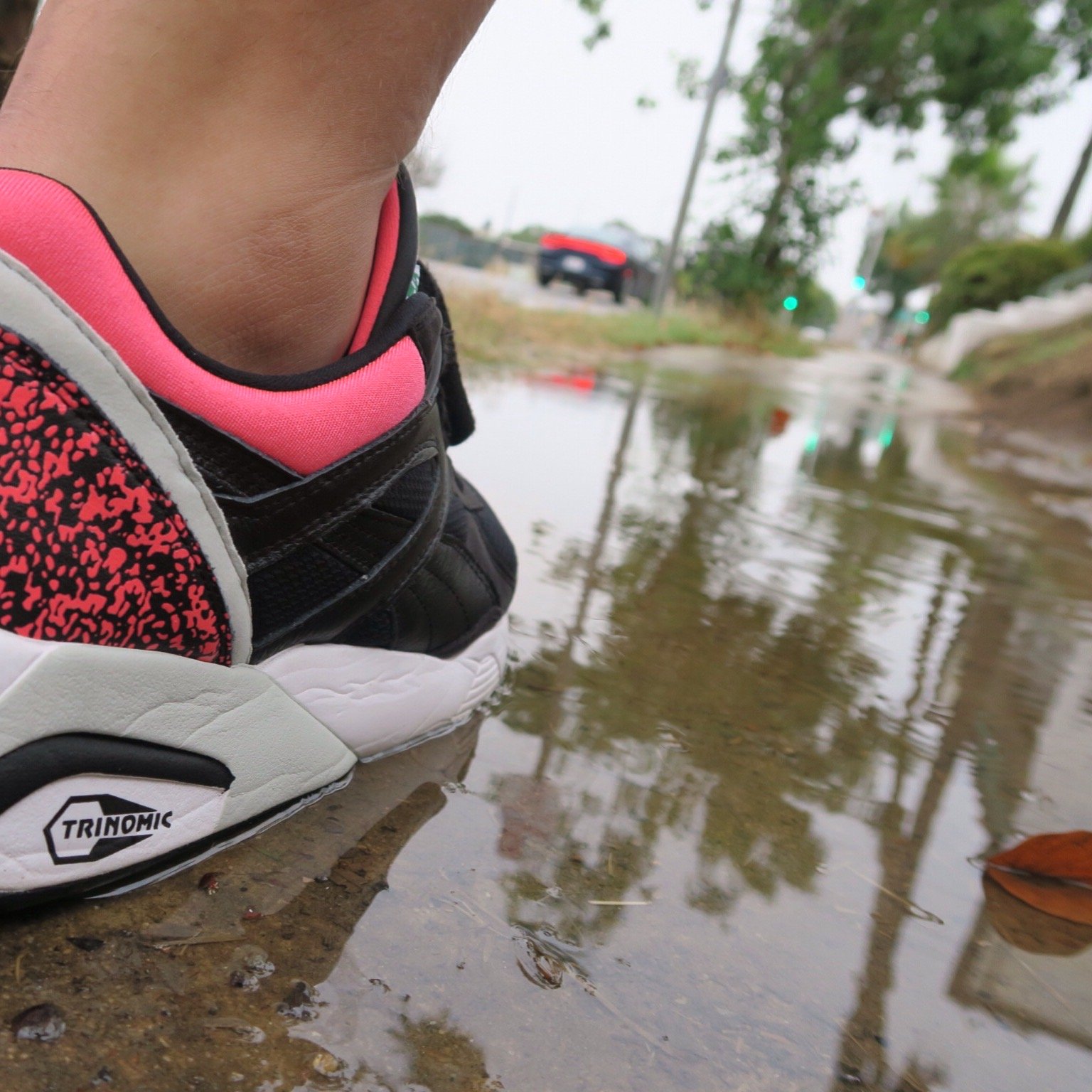 PUMA R698 OG 2013 retro in pink speckle worn on foot