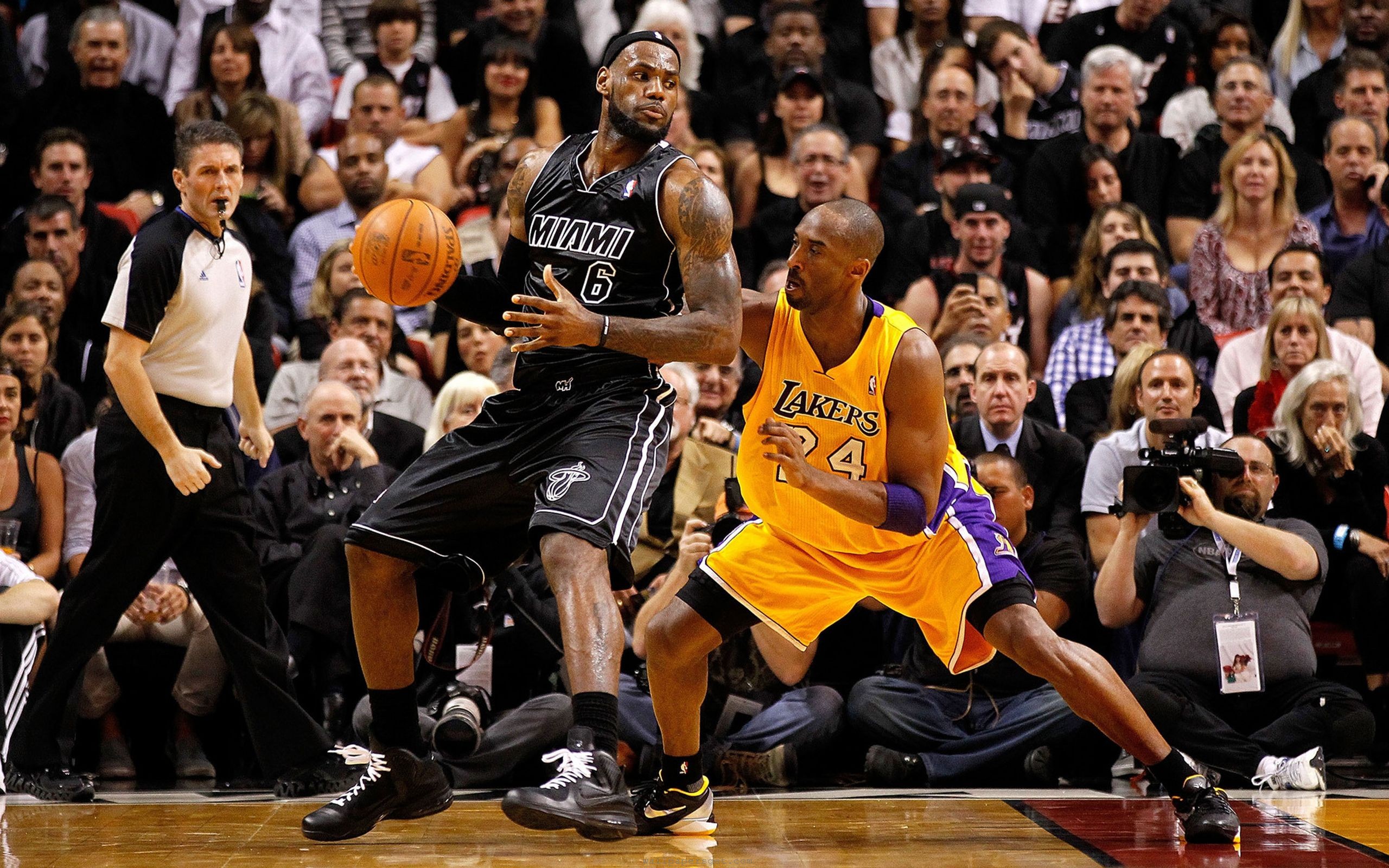 LeBron in Nike LeBron 9 "Blackout" Kobe in Nike Kobe VII Supreme Black_Tour Yellow