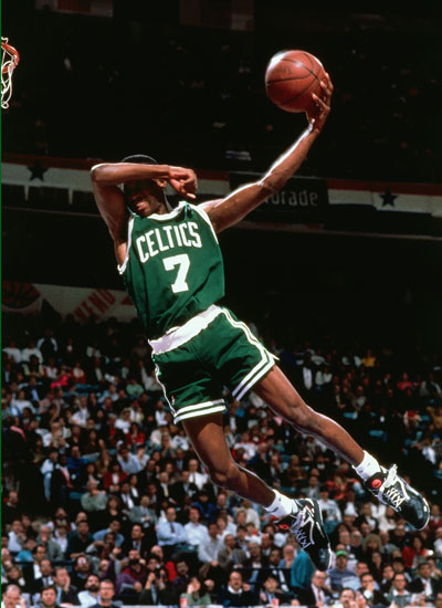 Dee Brown in Reebok Pump Omni Lite No-Look Dunk