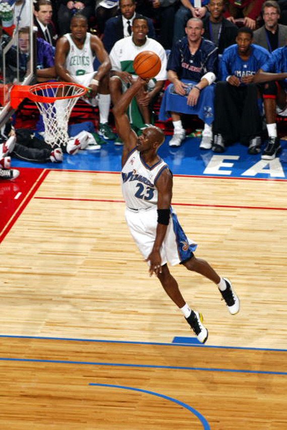 Michael Jordan Missed Dunk in Air Jordan XVII Low" Lightning"
