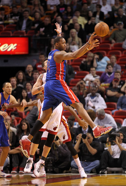 Tracy McGrady wearing the adidas TS Speedcut