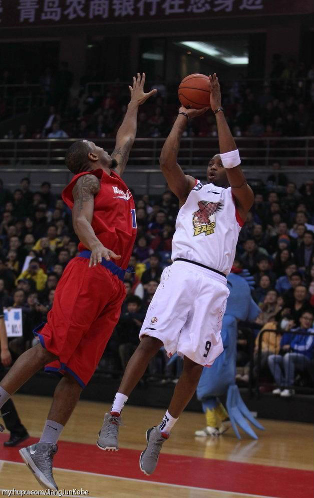 Tracy McGrady wearing the adidas Rose 3 in China in 2012