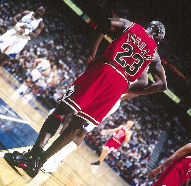 Michael Jordan's 2nd retirement final game against the Utah Jazz wearing the Air Jordan 14 "Last Shot"