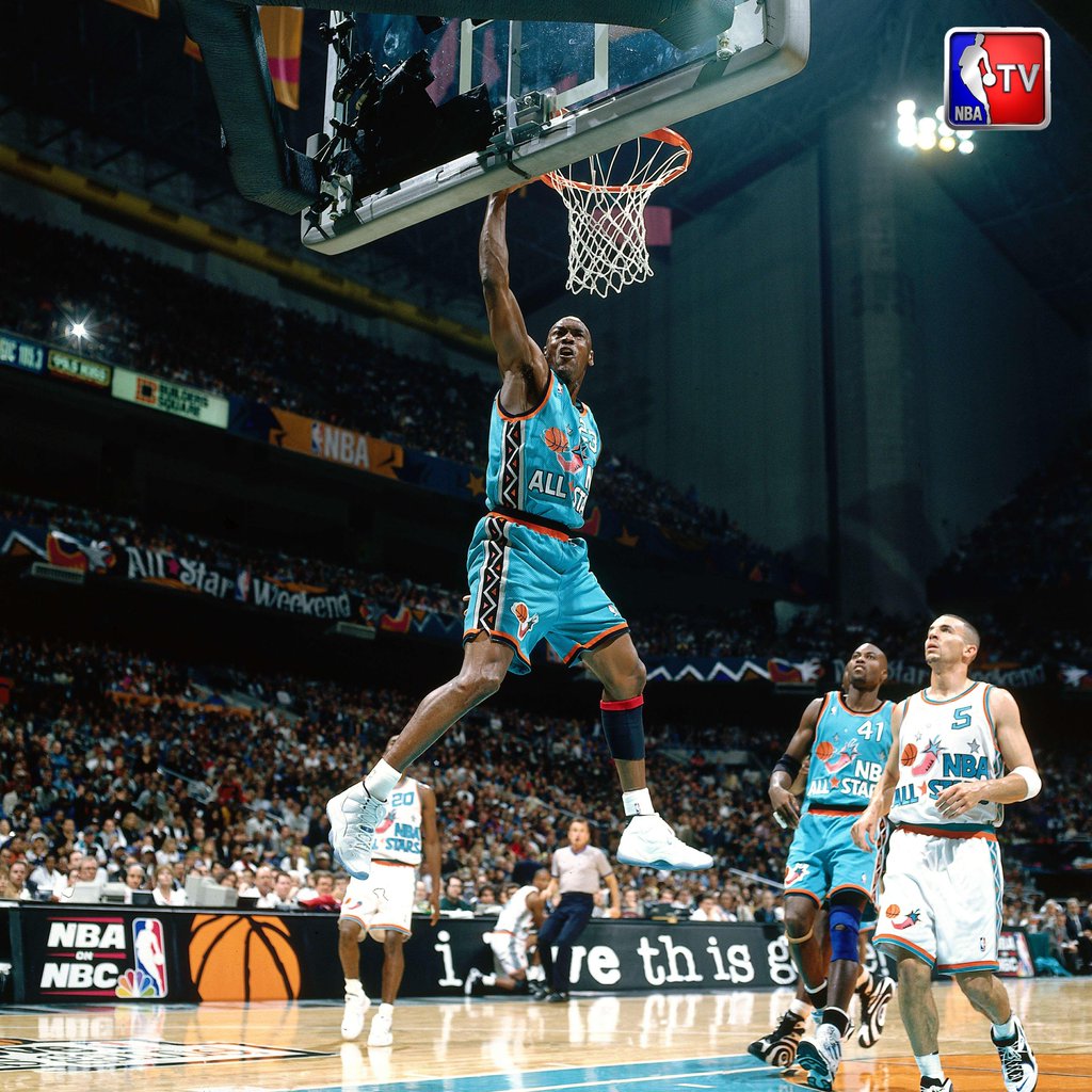 Michael Jordan dunk in Air Jordan 11 "Columbia"