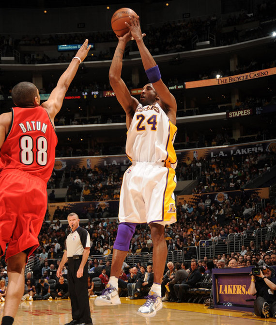 Kobe Bryant jumper in NIKEiD Zoom Kobe 5 "Kid Hollywood"