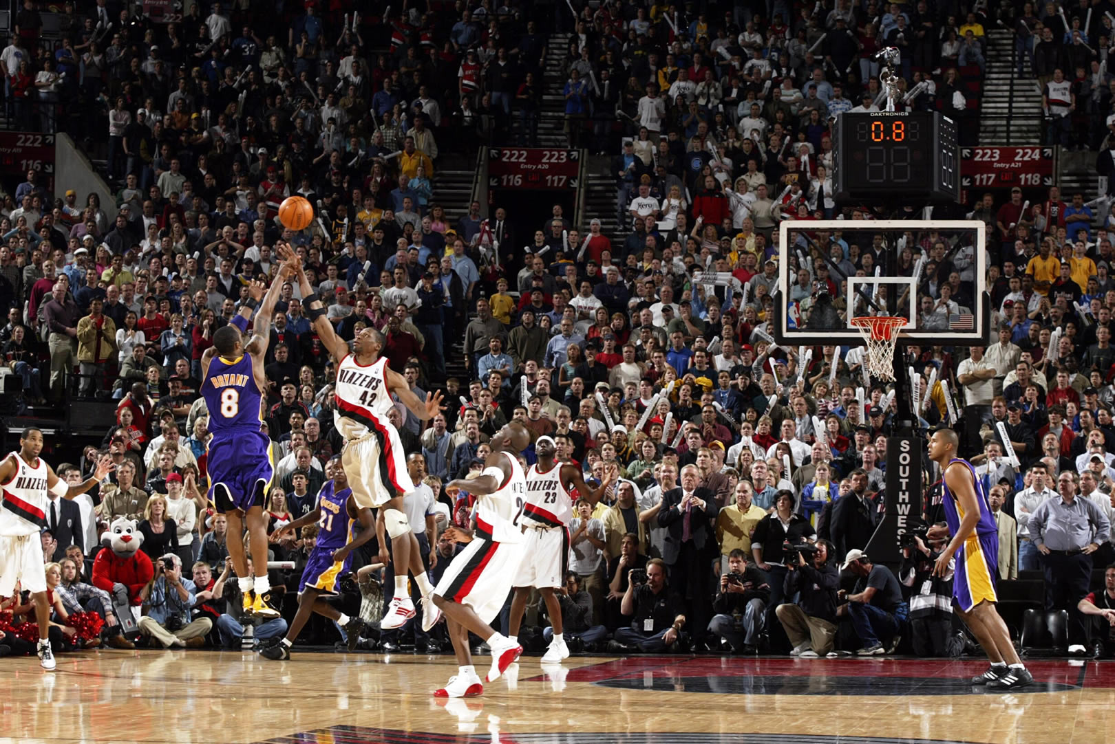 Kobe Bryant game-winning jumper in Zoom Huarache 2K4