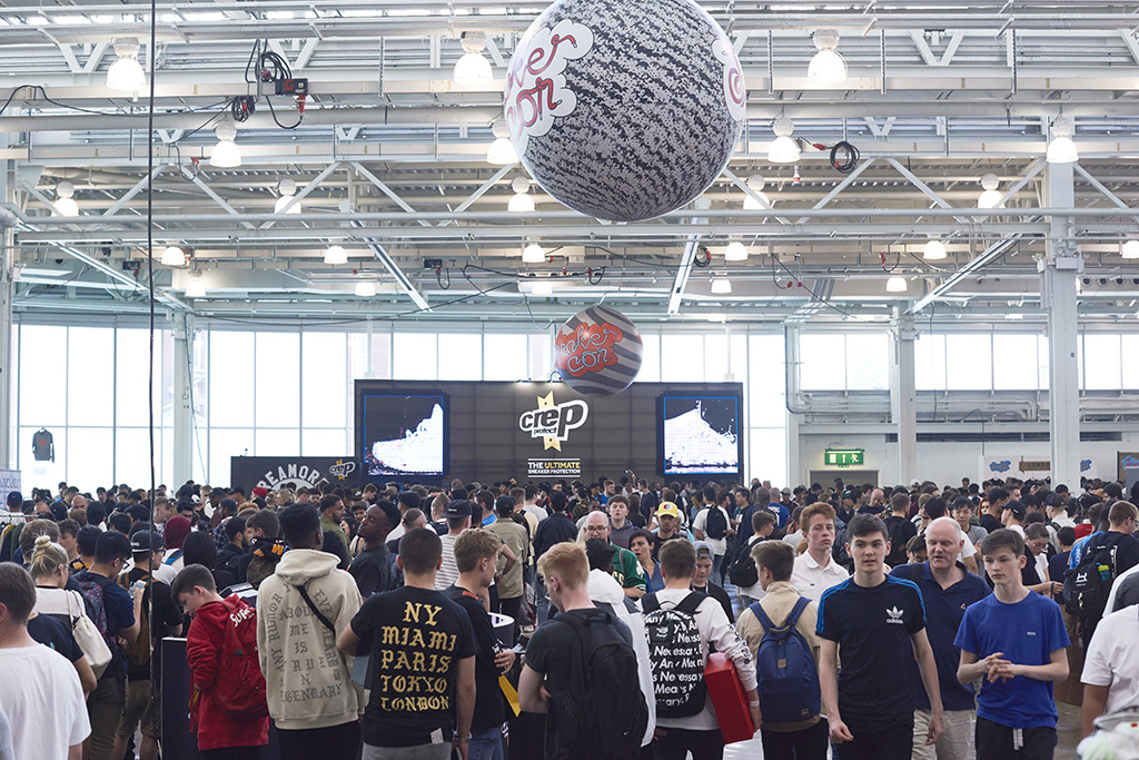 Sneaker con 2